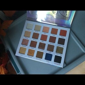 Nicol Concilio eyeshadow palette